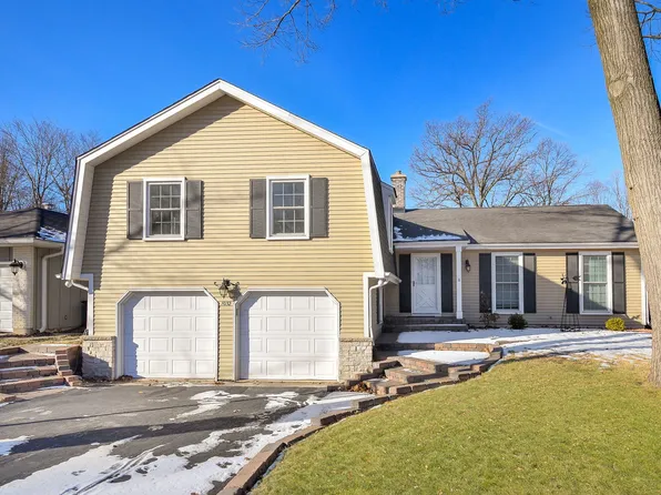 1032 Viking Ct, Batavia, IL 60510