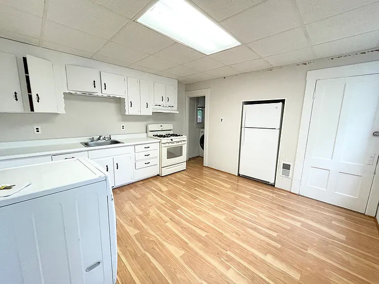 122 Buttonwood St #1R — Photo 2
