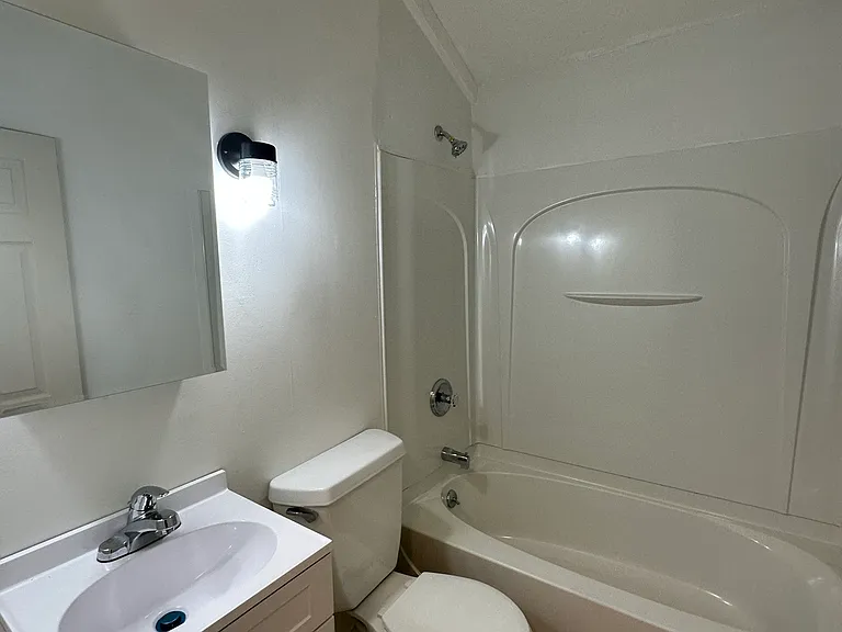 28 Beverly Hts #2 — Photo 4