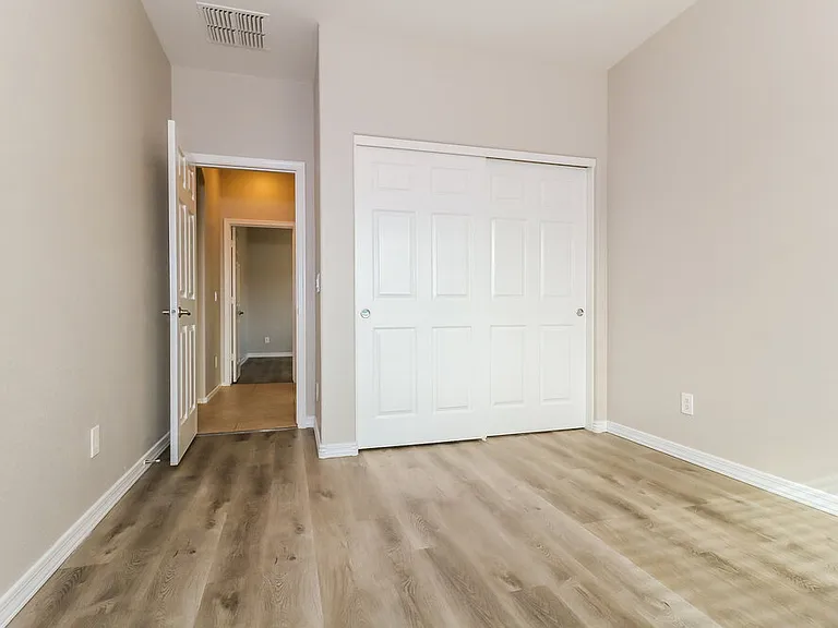 25826 W Pleasant Ln — Photo 12