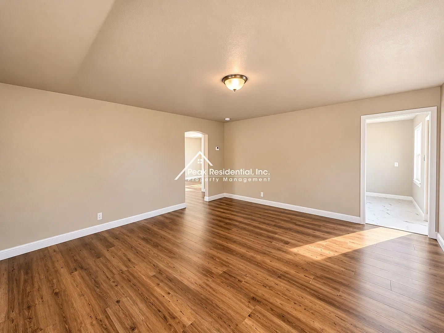Wonderful Updated 3bd/1ba Home with Large Backyard — Photo 3