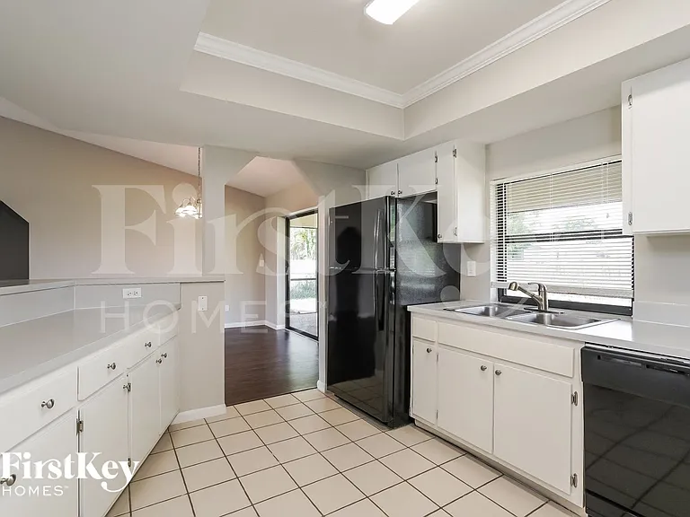 221 SW 43rd Ter — Photo 7