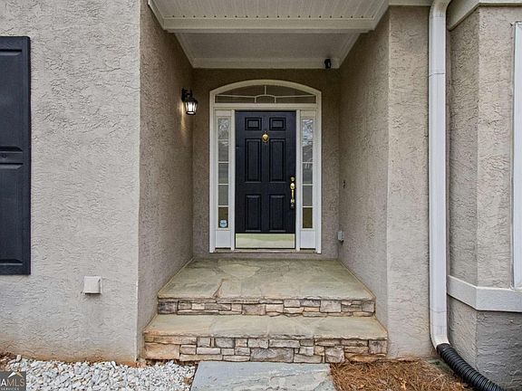 3rd image of 813 Deerwood Dr