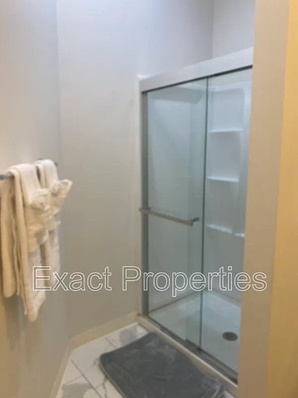 1 bed, 1.0 bath, 1800 sqft, $1,900 — Photo 4