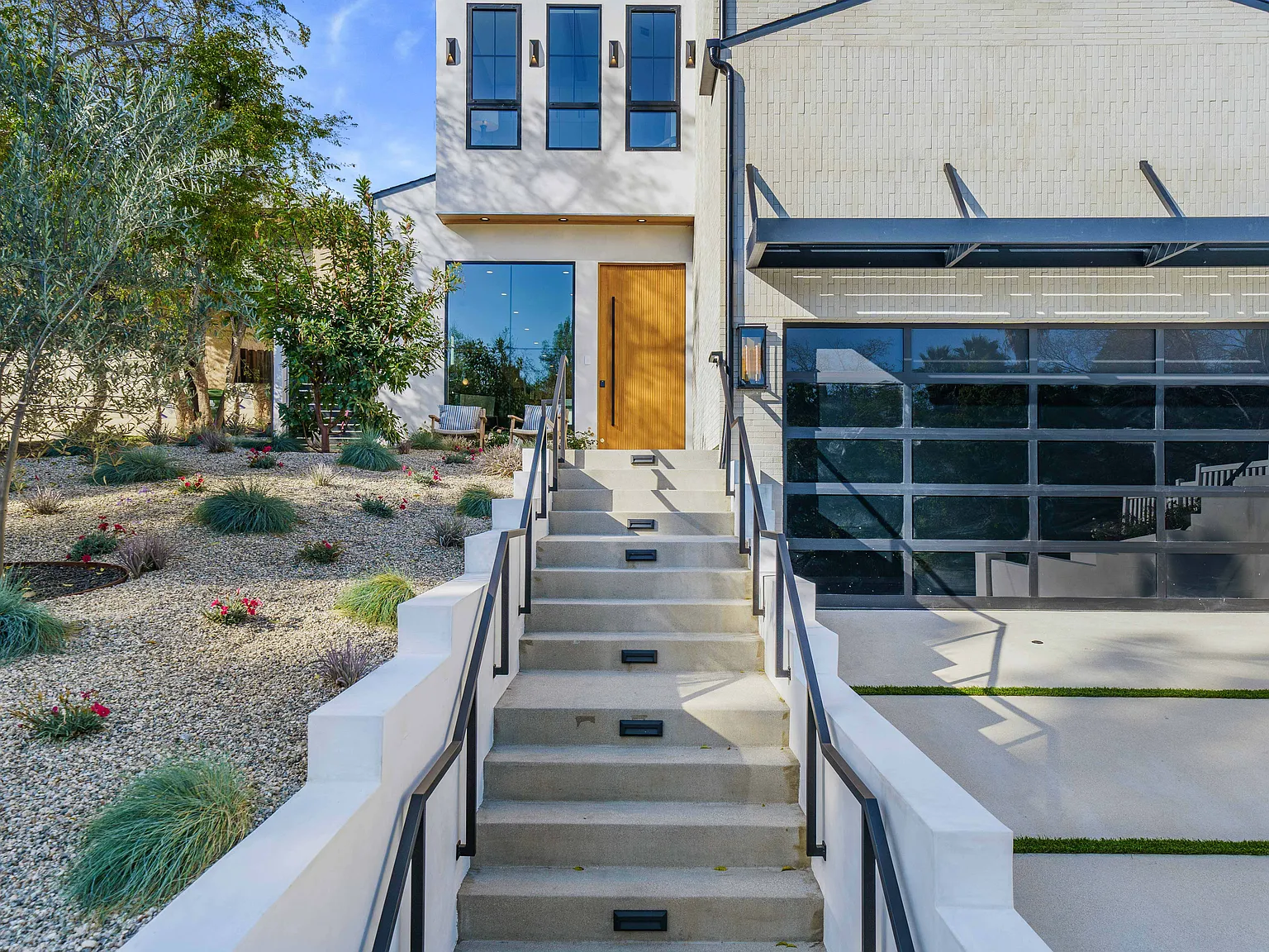 6 bed, 4100 sqft, $24,000 — Photo 4