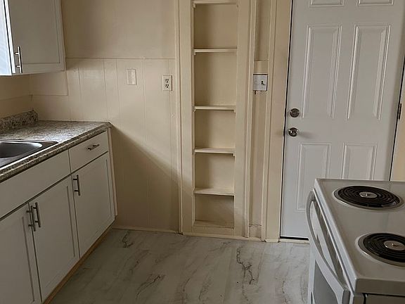 3rd image of 1302 E 62nd St