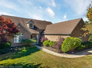 678 Joshua Dr, Highland, MI 48356