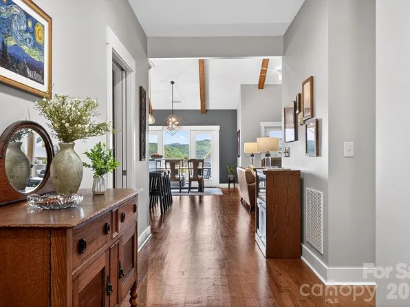 70 Copper Creek Ln, Hendersonville, NC 28739