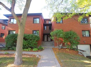 37 Robinson Ave #F, Ottawa, ON K1N 8N8
