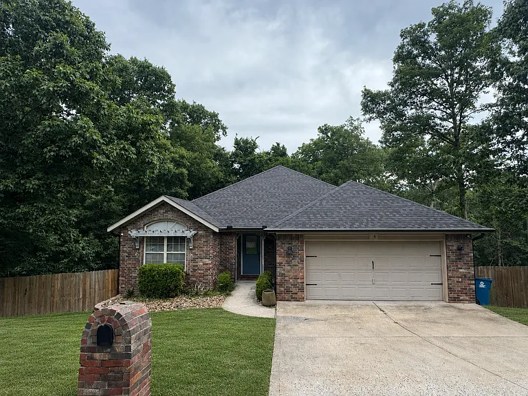 16 Wiltshire Dr — Photo 1