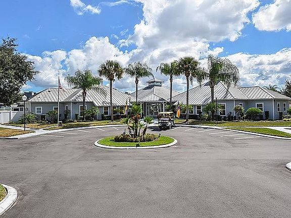 3rd image of 339 Kingslake Dr