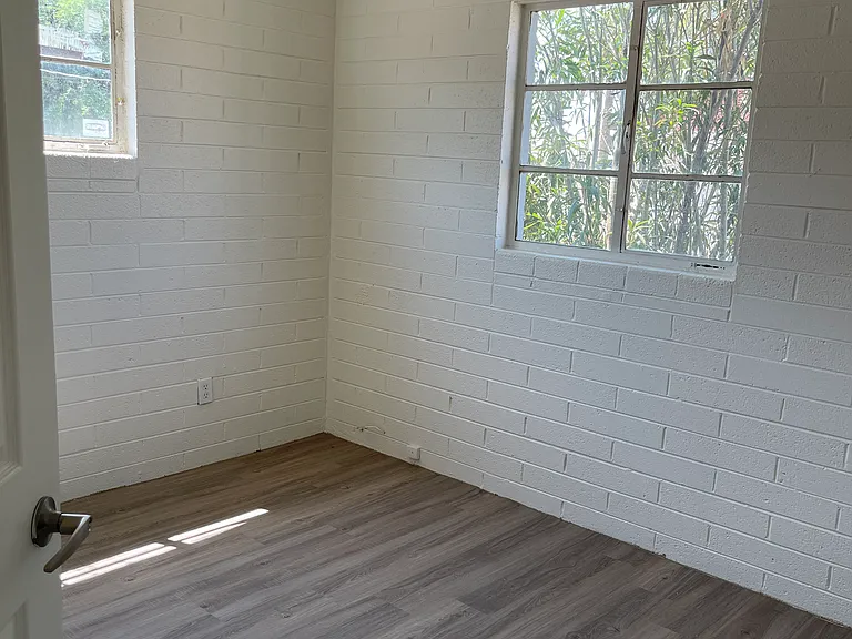 916 W Piedmont Rd — Photo 5