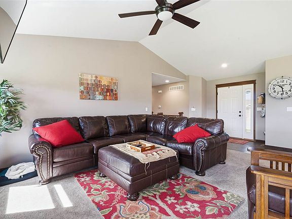 5th image of 2787 Creekview Trl