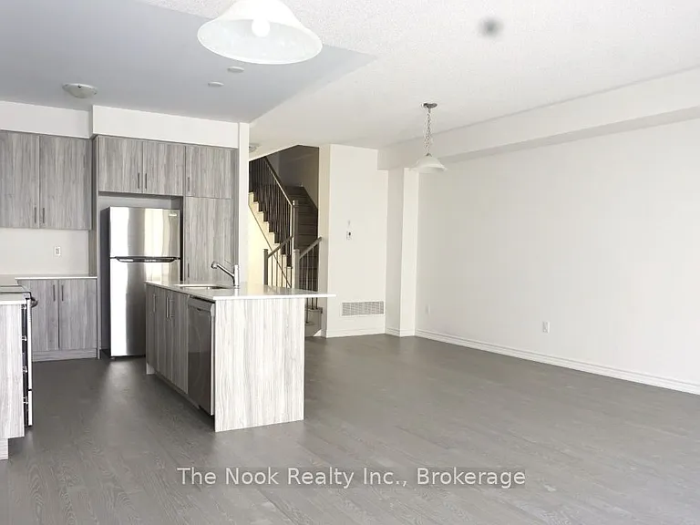 26 Louise Cres — Photo 4
