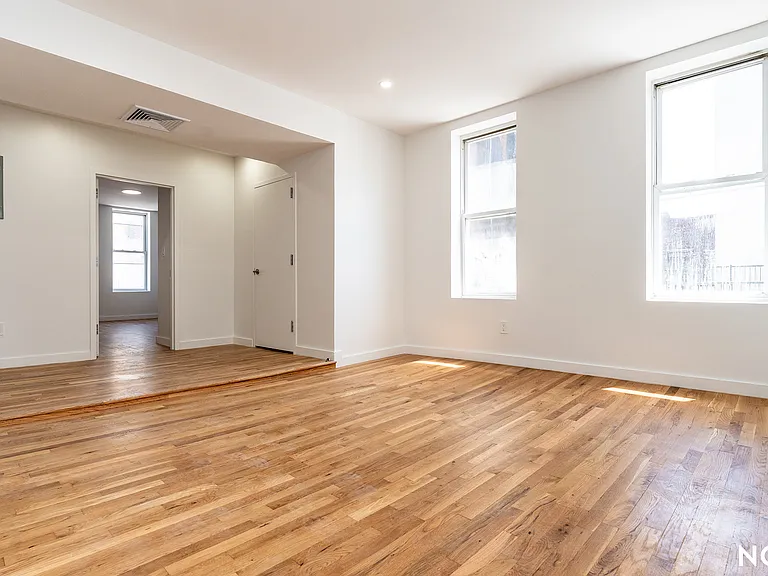 160 Johnson Ave #3B — Photo 1