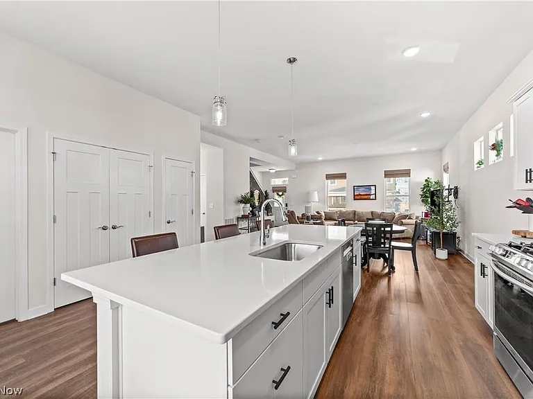11813 Wade Park Ave — Photo 6