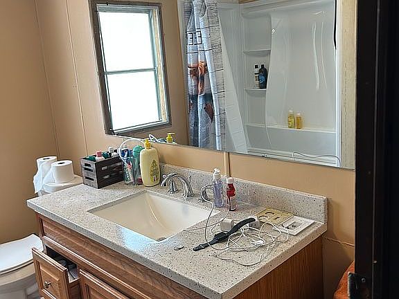 3rd image of 1085 Creekside Dr