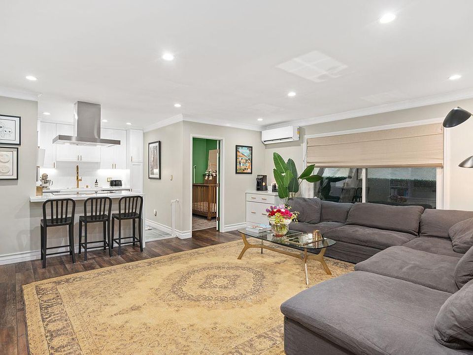 1st image of 960 Larrabee St APT 105