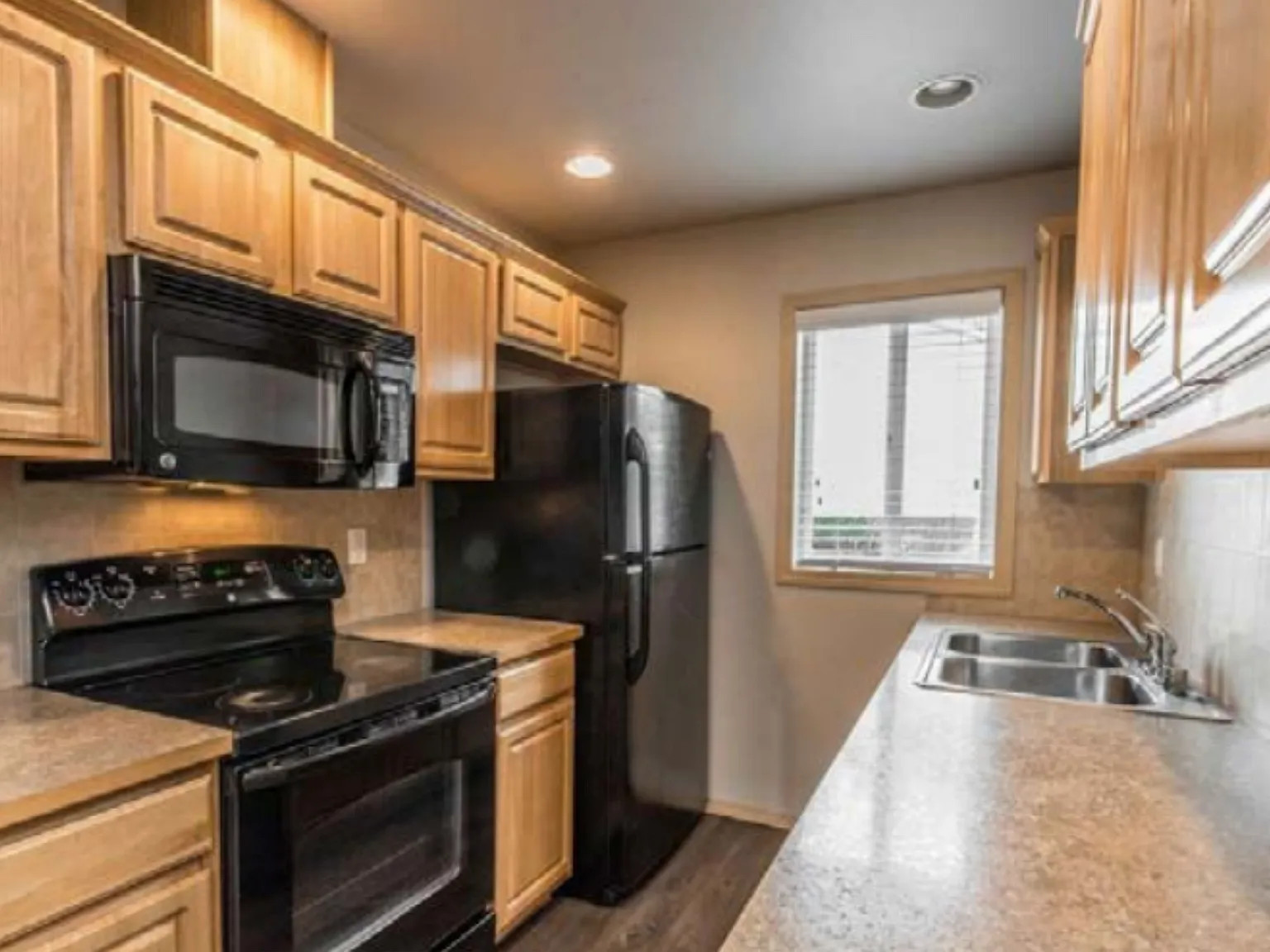 2 bed, 1.5 bath, 1100 sqft, $1,775 — Photo 2