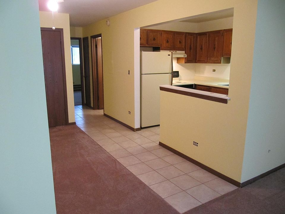 1st image of 1512 N Silver Ln APT 1B