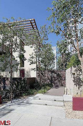 1st image of 1037 N Laurel Ave APT 8