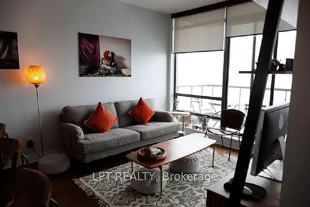 438 King St W #1706 — Photo 2