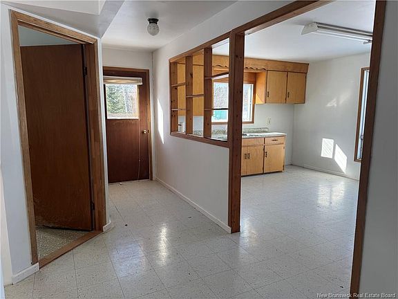 3rd image of 601 Halcomb Rd