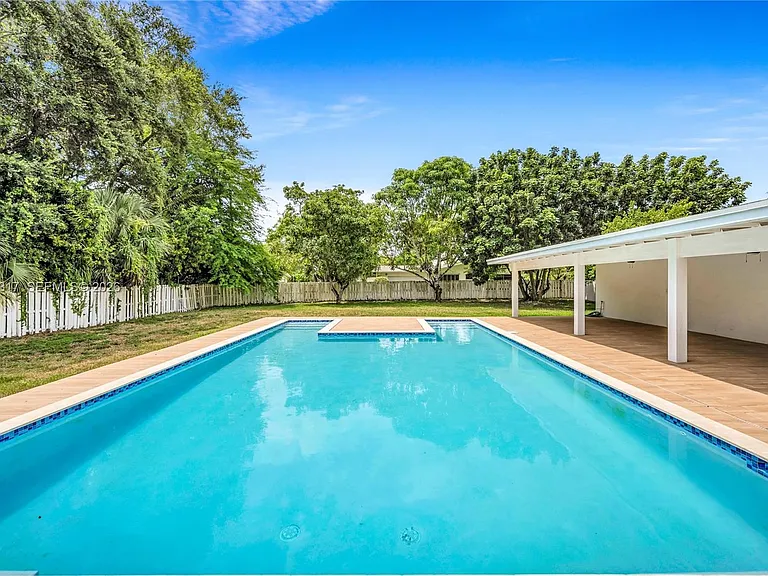12525 SW 68th Ct — Photo 35