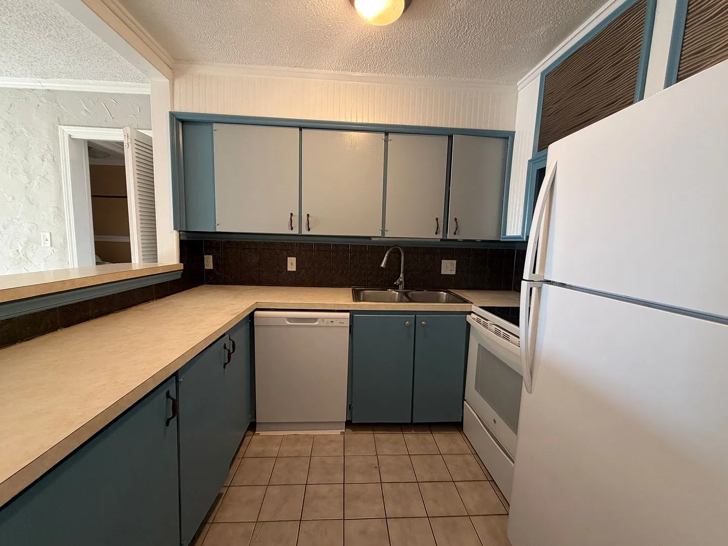 2 Bedroom Apartment With Jack & Jill Bathrooms — Photo 4