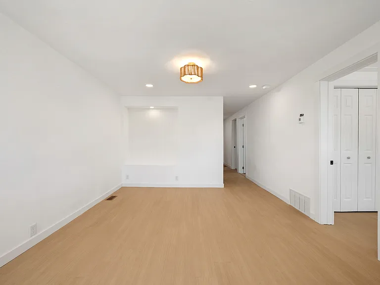 210 Monroe St — Photo 12