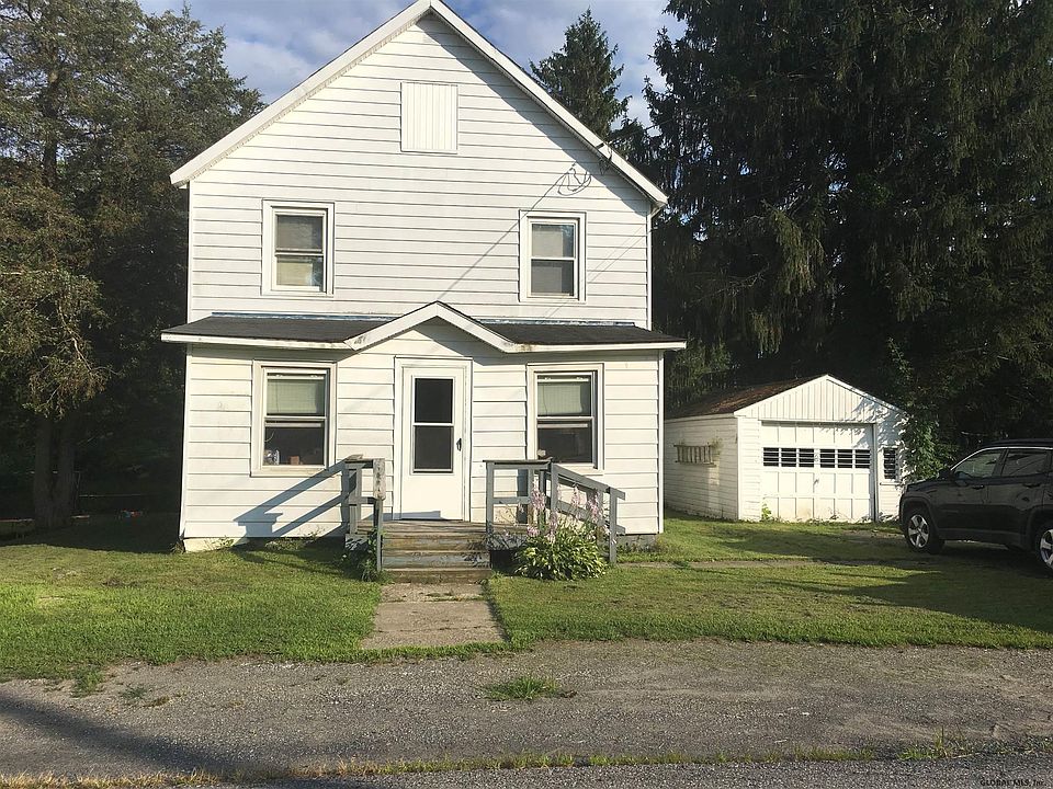 1st image of 136 Gates Ave