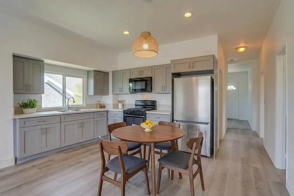 3085 Inez St — Photo 1