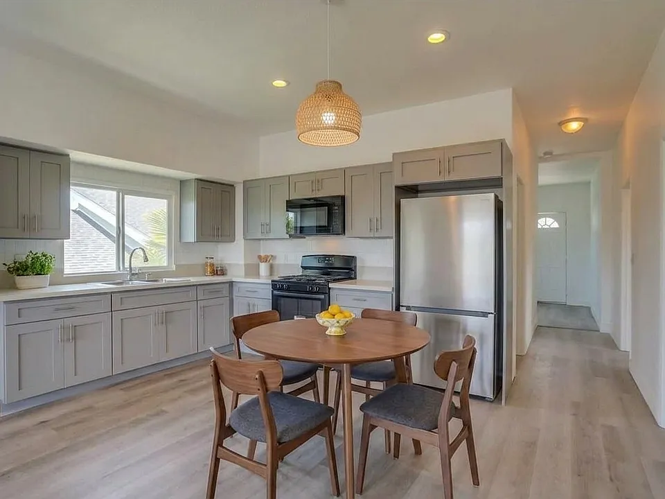 3085 Inez St