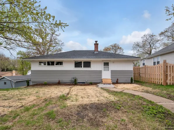 23511 W Central Ave, Lake Villa, IL 60046