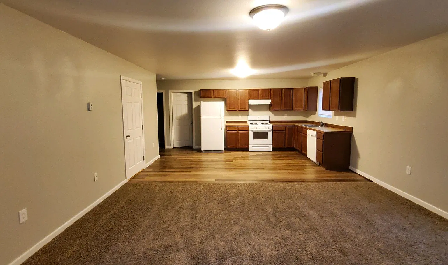 5560-5566 E Wolverine Ave — Photo 2
