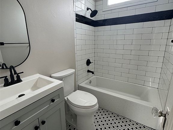 3rd image of 807 8th St #807