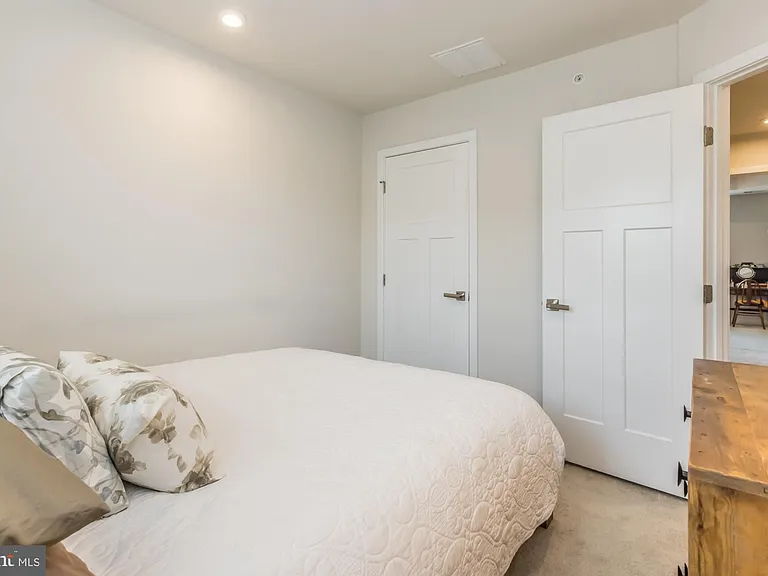 225 S Adams St — Photo 13