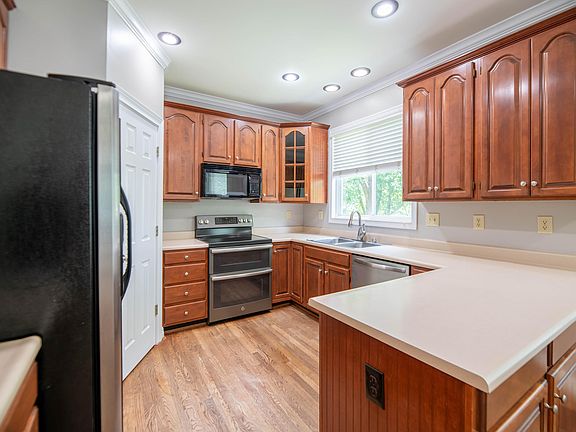 4th image of 2188 Forest Pond Dr