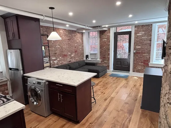 210 E 17th St, New York, NY 10003