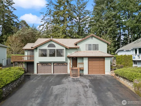 290 E Rainier Court, Allyn, WA 98524