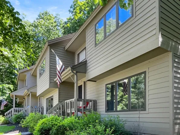 1033 Briarwood DRIVE, Fontana, WI 53125