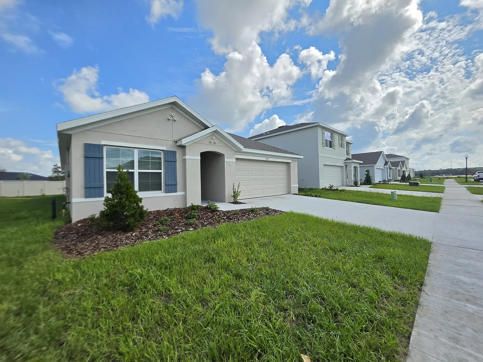 3 bed, 1672 sqft, $2,100 — Photo 3