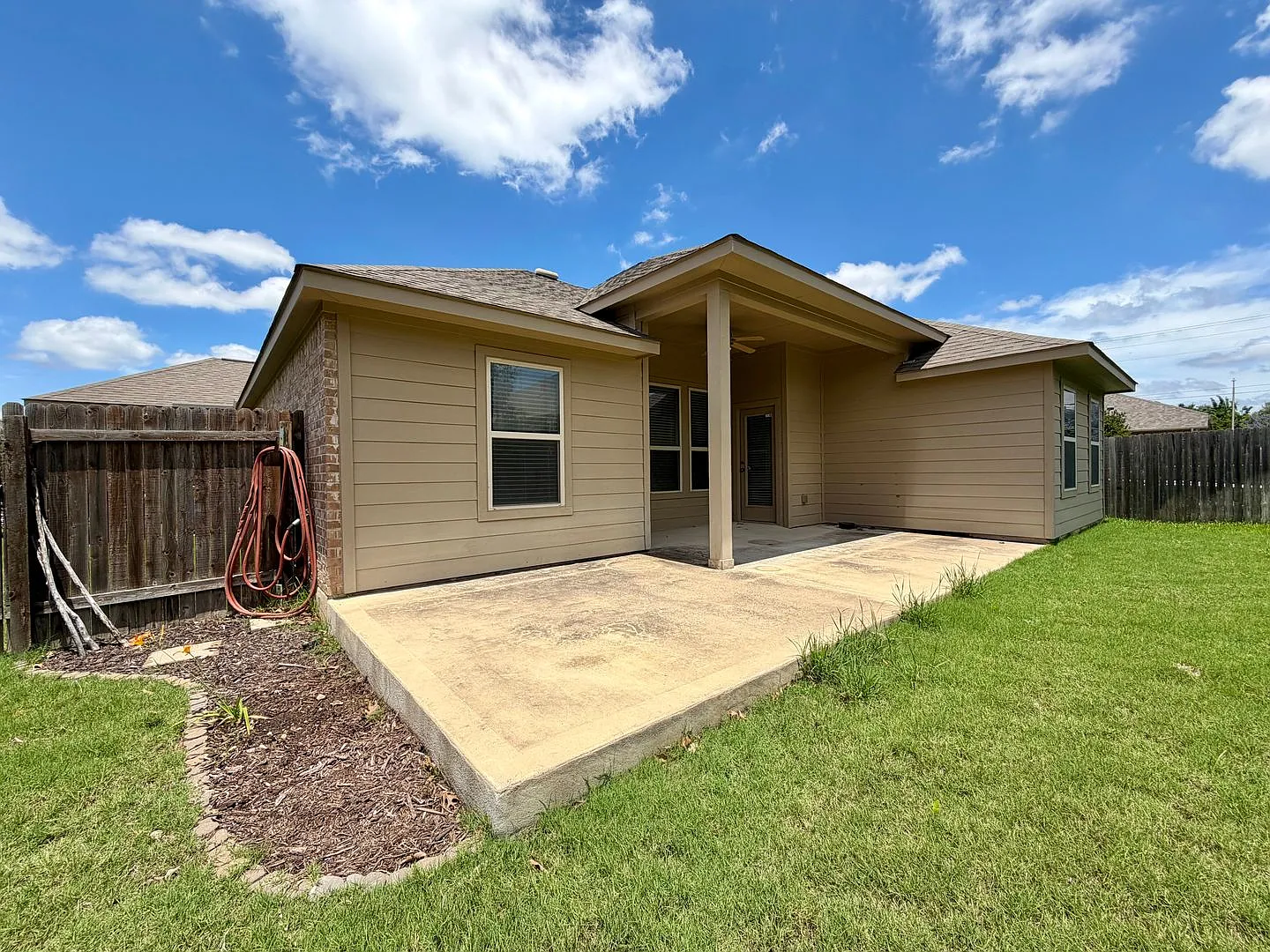 Beautiful 3BR/2BA Home with 3-Car Garage in Leander, TX — Photo 3