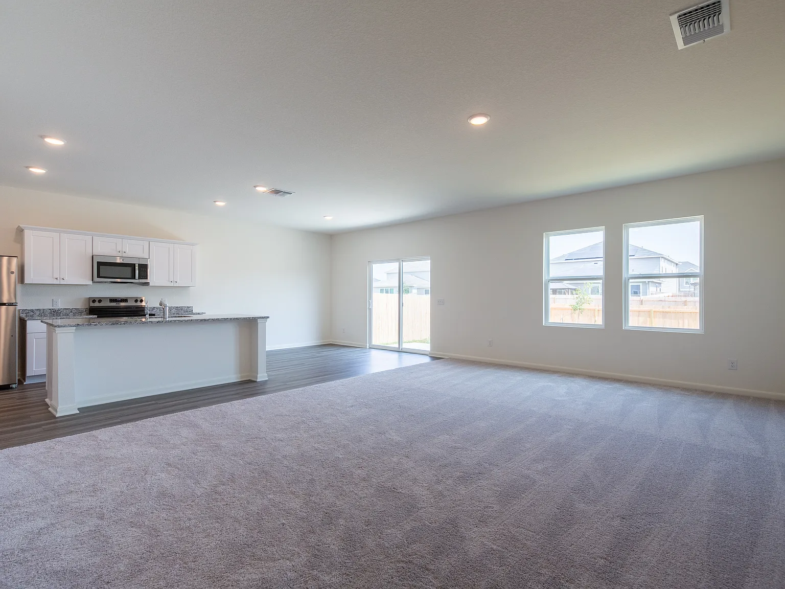 4 bed, 2.5 bath, 2121 sqft, $1,895 — Photo 3