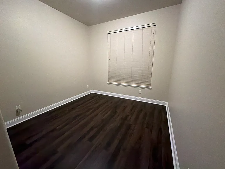 528 Stockton Dr — Photo 17
