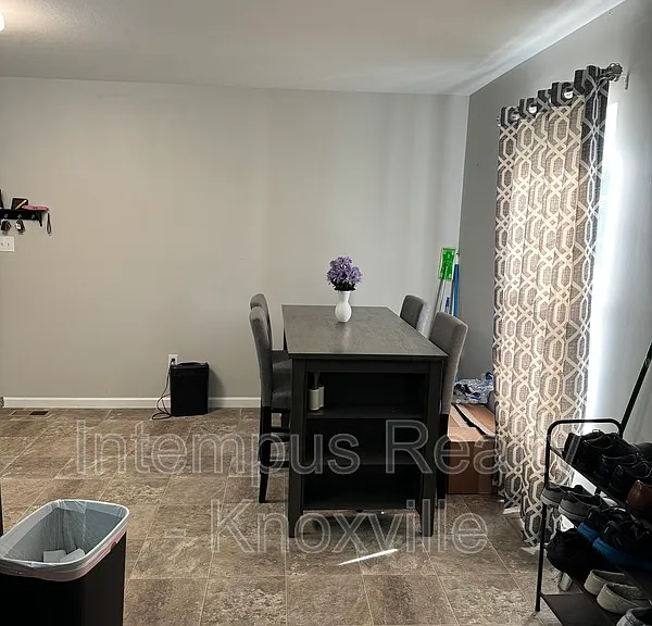 2419 E Glenwood Ave — Photo 12