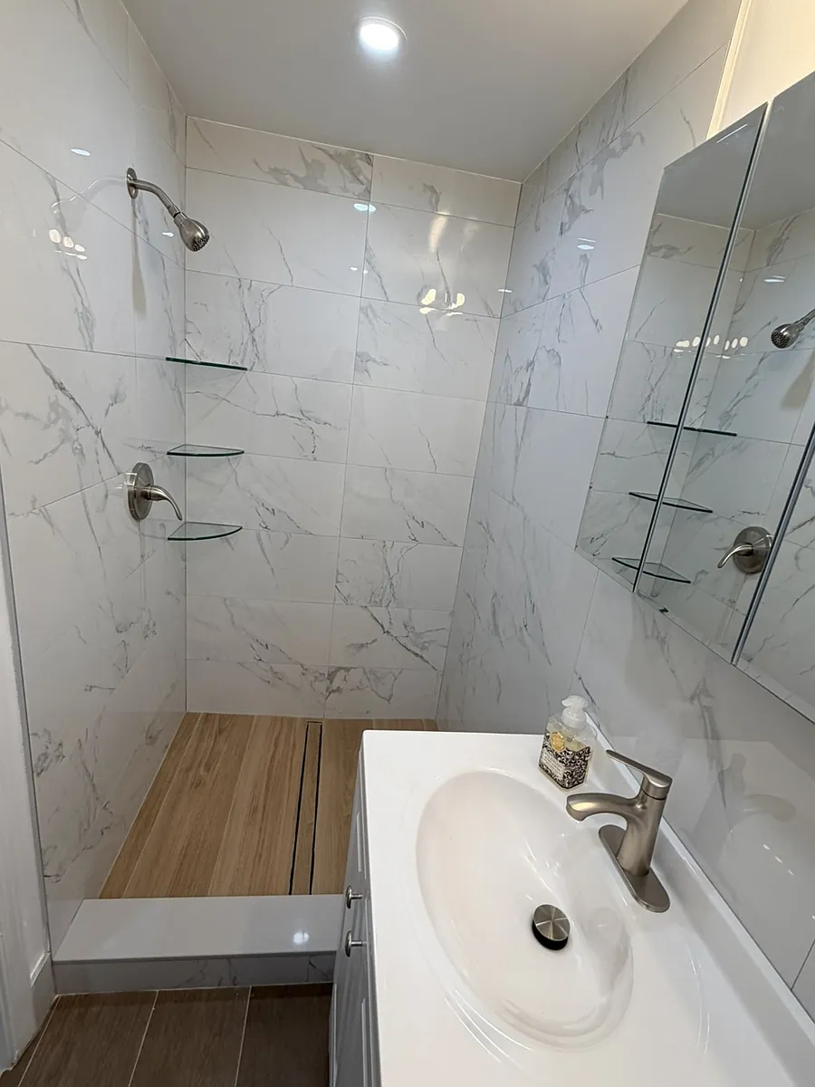 Full Shower With Tile - 2828 Sellers St