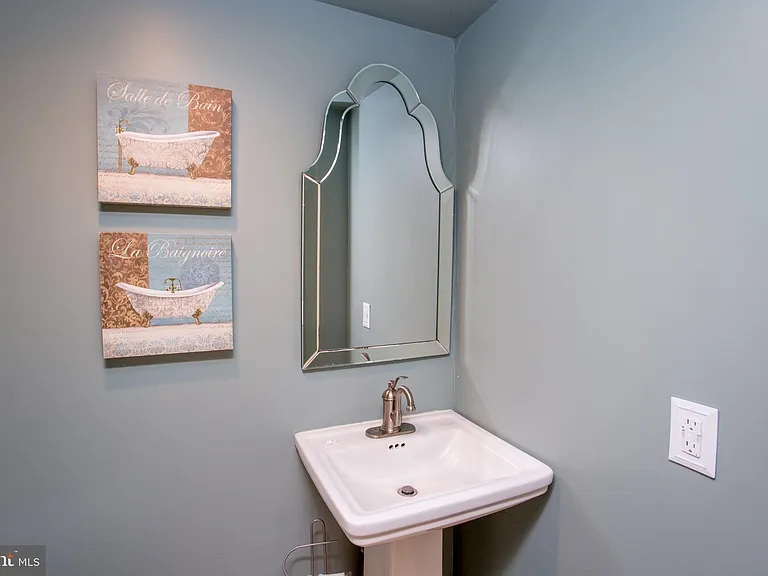 1529 Margaret Ct — Photo 36