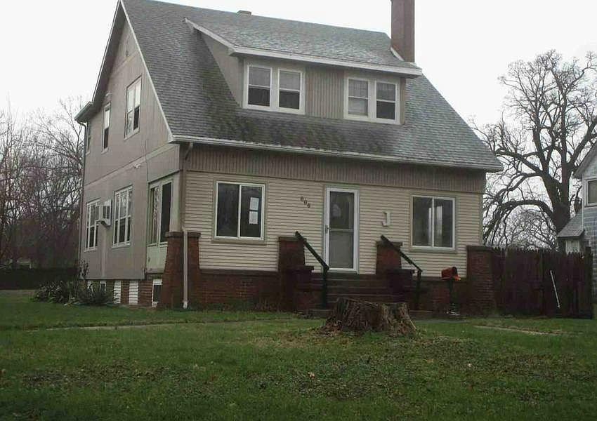 1st image of 806 S Elm St