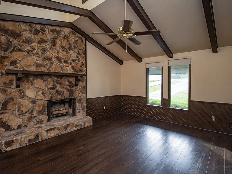 140 Land Of Lakes Cir — Photo 4